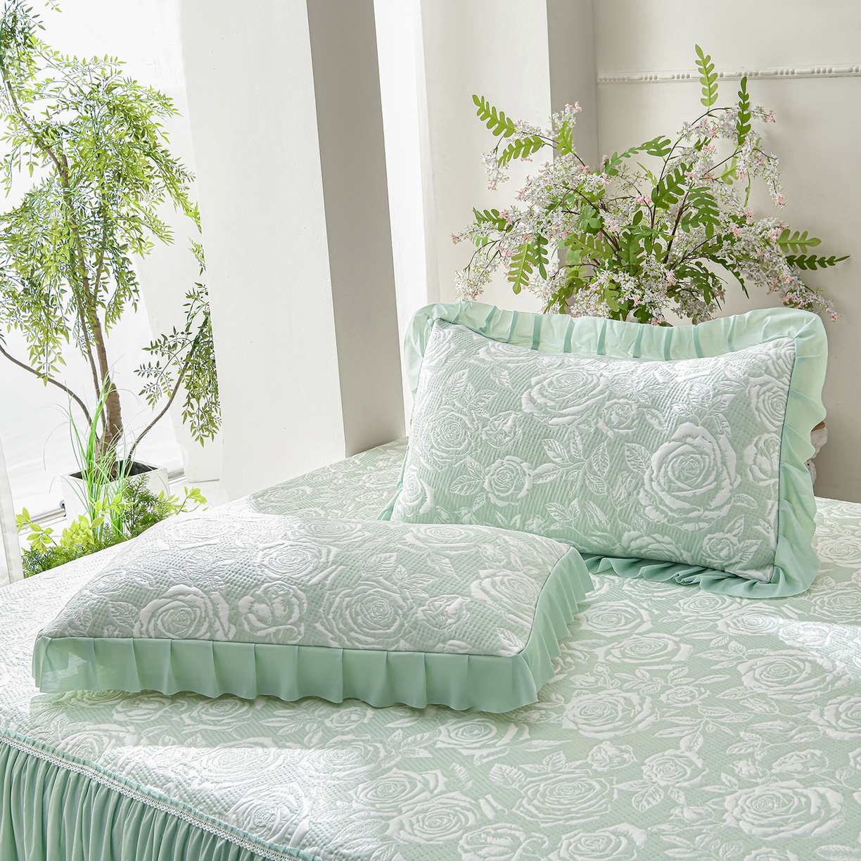 91家纺网 家纺一手货源 找家纺 绘萱家居 2026春夏新款530克PE100%提花冰凉豆豆床裙款凉席席子空调软席 玫瑰花香-绿