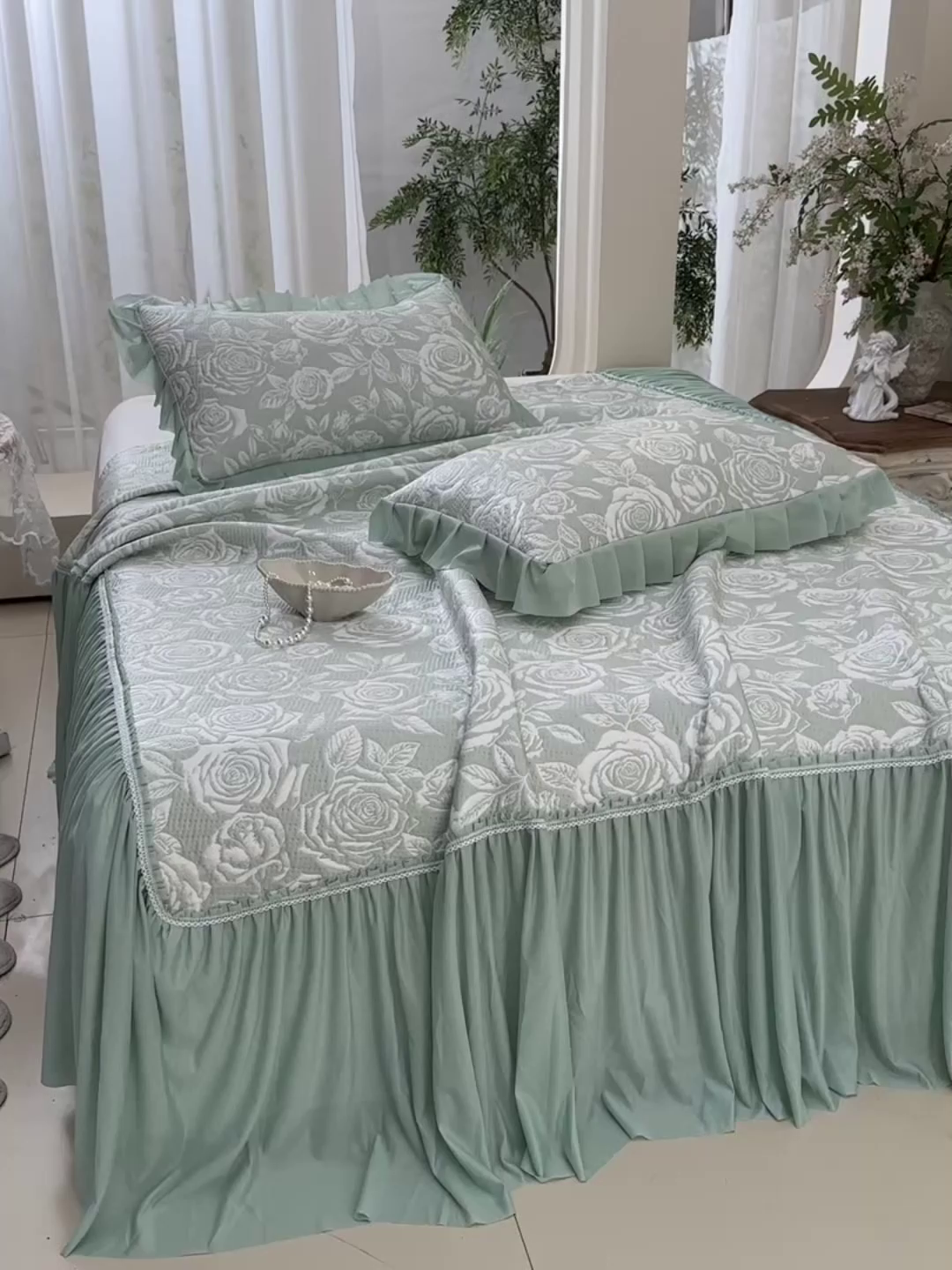 91家纺网 家纺一手货源 找家纺 绘萱家居 2026春夏新款530克PE100%提花冰凉豆豆床裙款凉席席子空调软席 玫瑰花香-绿