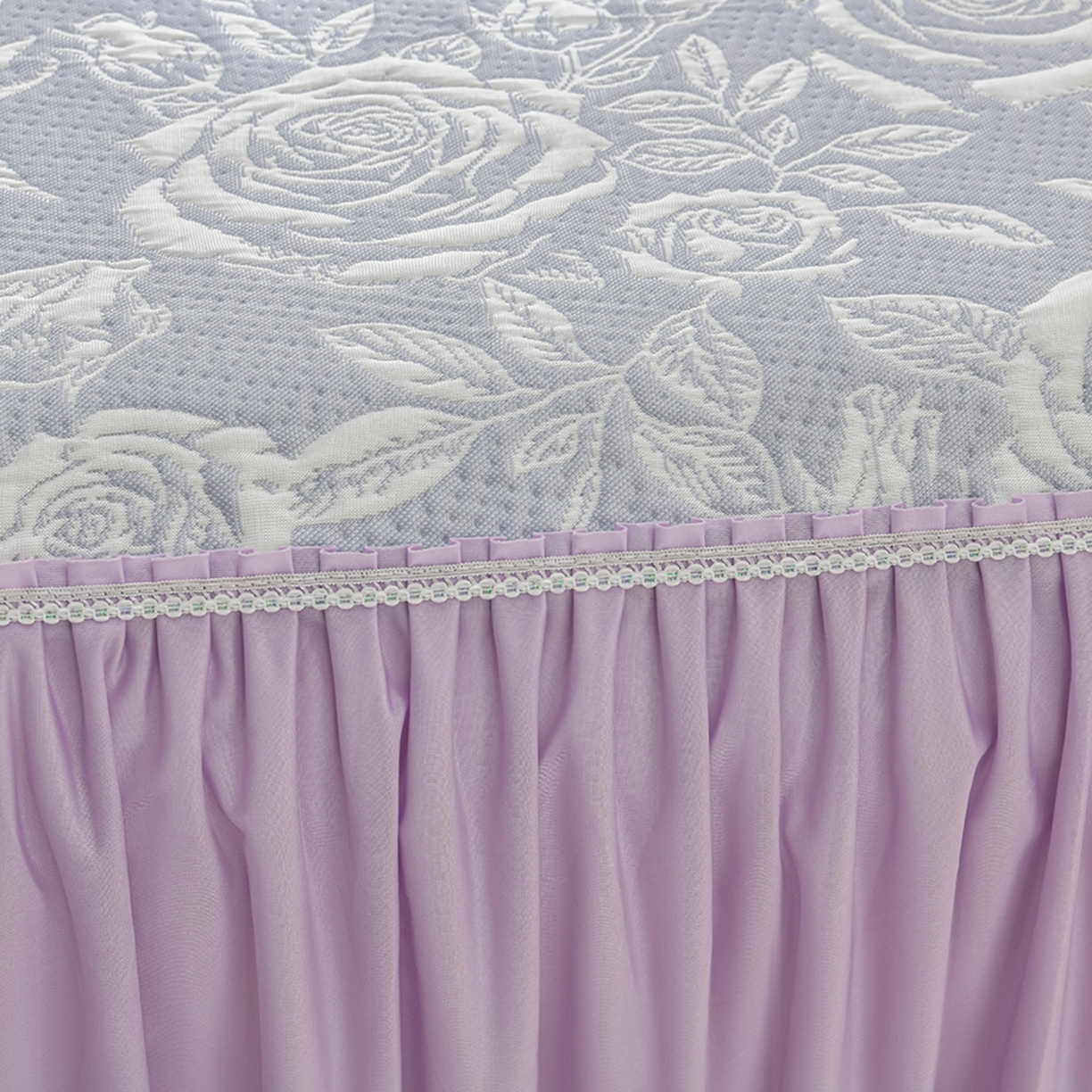 91家纺网 家纺一手货源 找家纺 绘萱家居 2026春夏新款530克PE100%提花冰凉豆豆床裙款凉席席子空调软席 玫瑰花香-紫