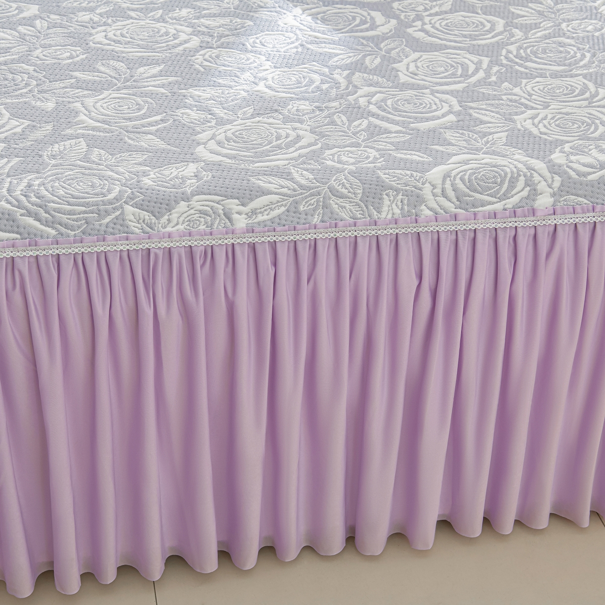 91家纺网 家纺一手货源 找家纺 绘萱家居 2026春夏新款530克PE100%提花冰凉豆豆床裙款凉席席子空调软席 玫瑰花香-紫