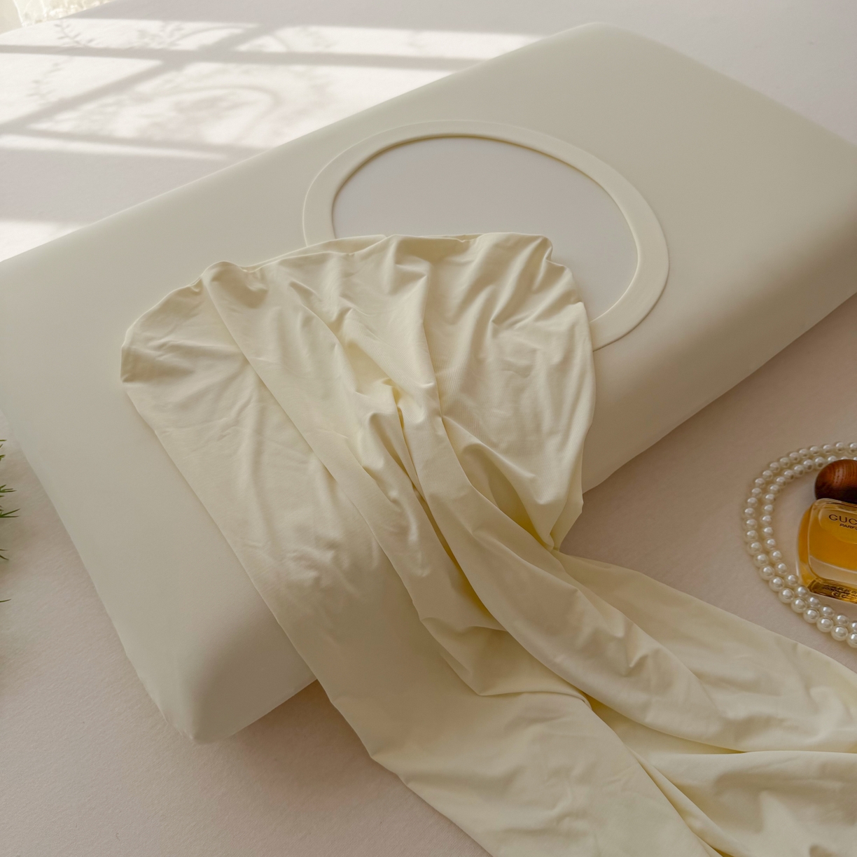 91家纺网 家纺一手货源 找家纺 百寐 2026新款夏季凉感冰皮星球深睡pro枕芯42*70保护套锦氨枕套纯色奶油色 冰皮枕套-浅鹅黄