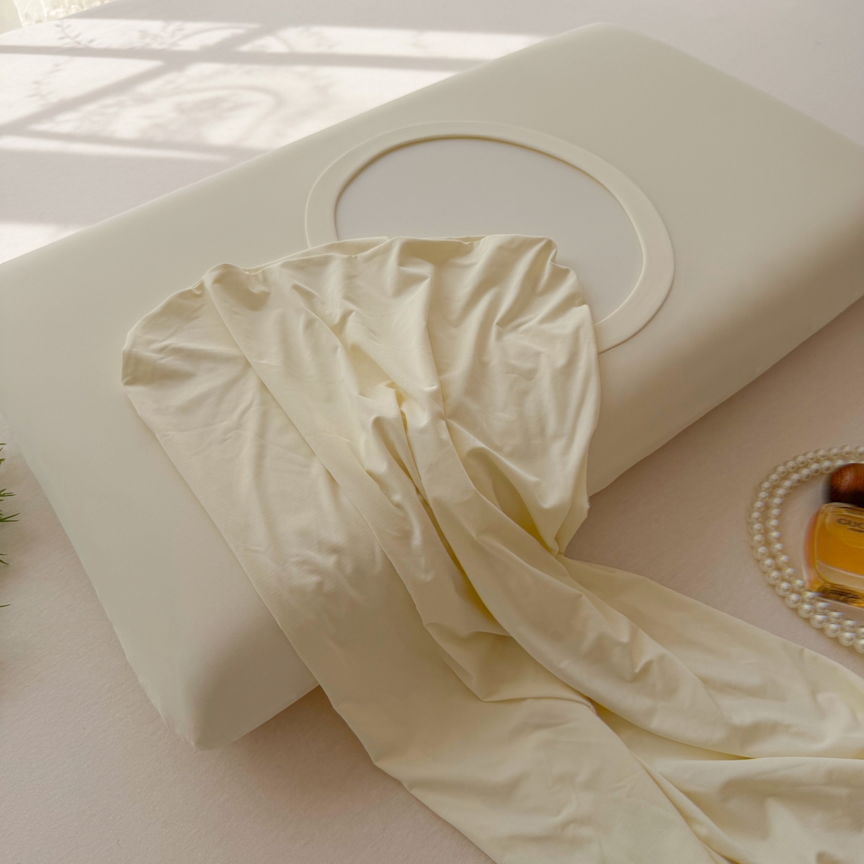 91家纺网 家纺一手货源 找家纺 百寐 2026新款夏季凉感冰皮星球深睡pro枕芯42*70保护套锦氨枕套纯色奶油色 冰皮枕套-浅鹅黄