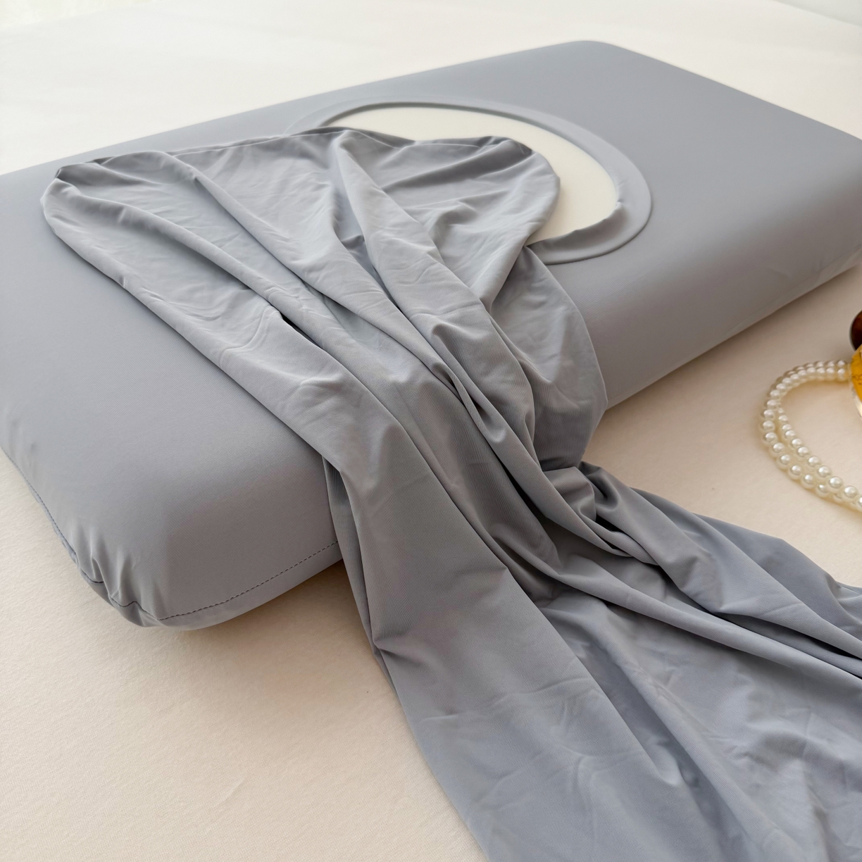 91家纺网 家纺一手货源 找家纺 百寐 2026新款夏季凉感冰皮星球深睡pro枕芯42*70保护套锦氨枕套纯色奶油色 冰皮枕套-松烟灰