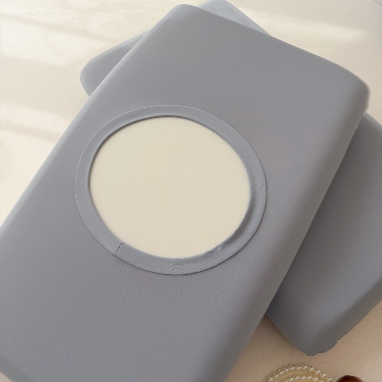 91家纺网 家纺一手货源 找家纺 百寐 2026新款夏季凉感冰皮星球深睡pro枕芯42*70保护套锦氨枕套纯色奶油色 冰皮枕套-松烟灰