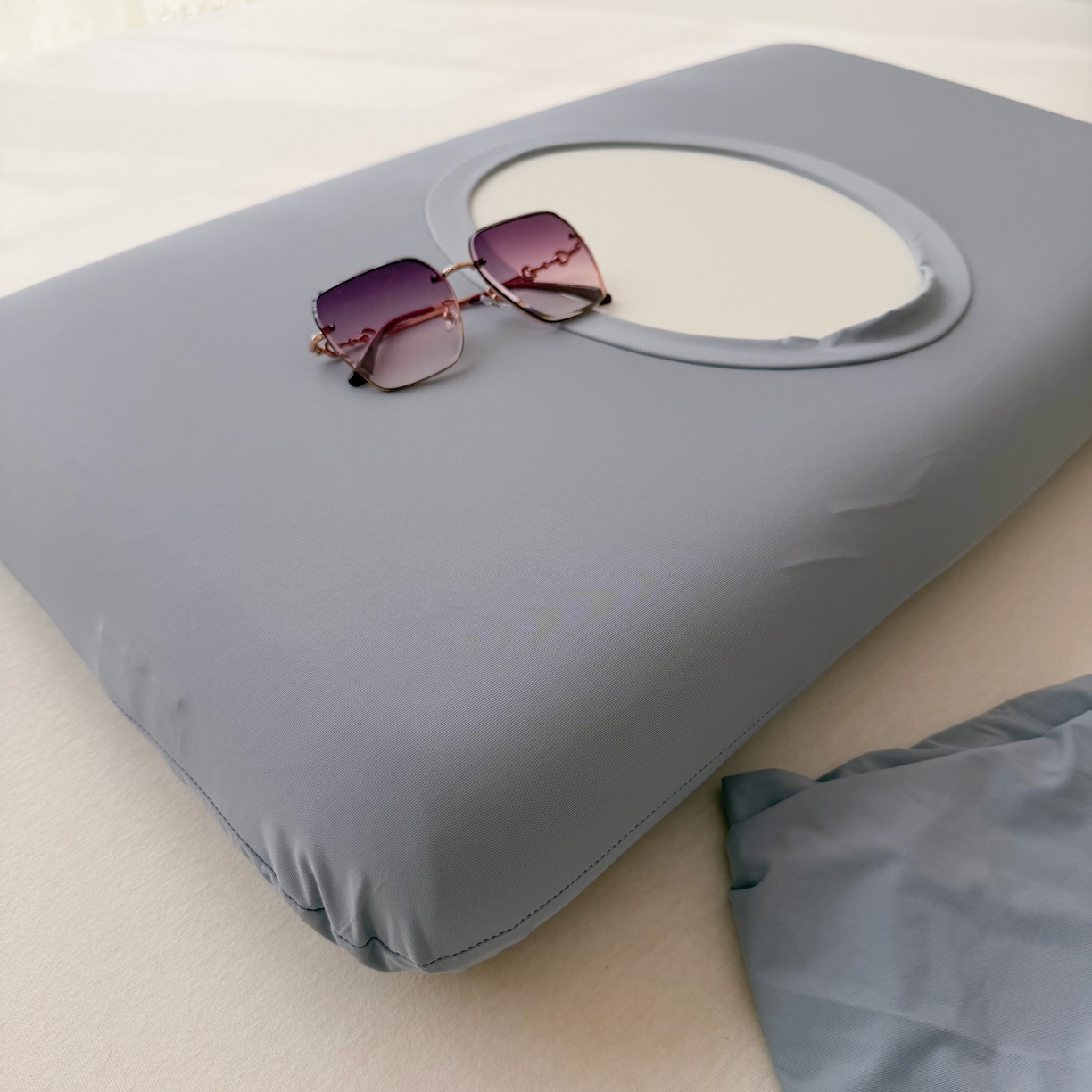 91家纺网 家纺一手货源 找家纺 百寐 2026新款夏季凉感冰皮星球深睡pro枕芯42*70保护套锦氨枕套纯色奶油色 冰皮枕套-松烟灰