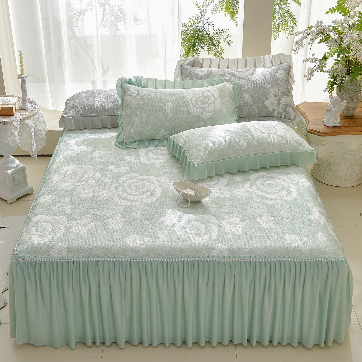 91家纺网 家纺一手货源 找家纺 绘萱家居 2026春夏新款530克PE100%提花冰凉豆豆床裙款凉席席子空调软席 云裳玫瑰-绿