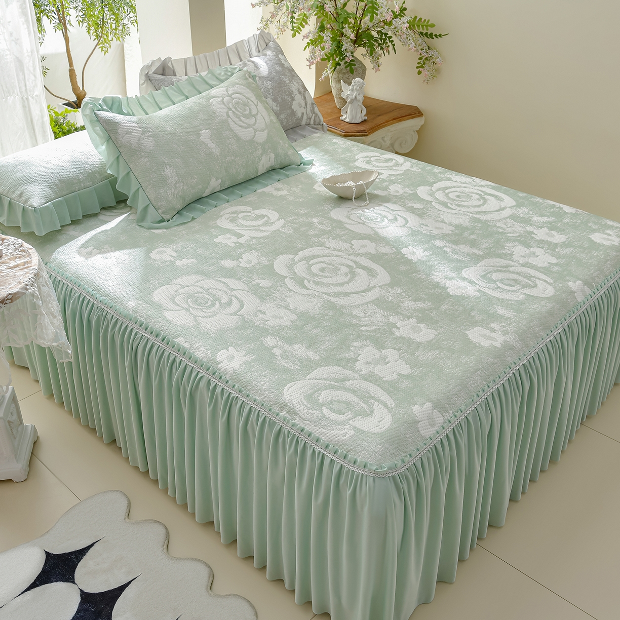 91家纺网 家纺一手货源 找家纺 绘萱家居 2026春夏新款530克PE100%提花冰凉豆豆床裙款凉席席子空调软席 云裳玫瑰-绿