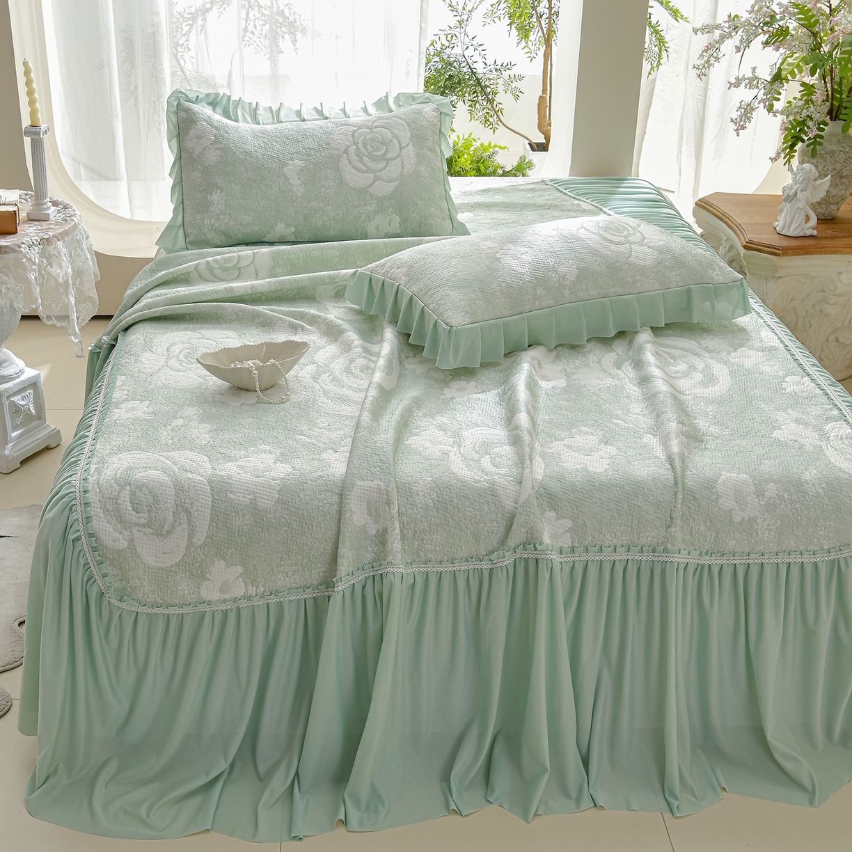 91家纺网 家纺一手货源 找家纺 绘萱家居 2026春夏新款530克PE100%提花冰凉豆豆床裙款凉席席子空调软席 云裳玫瑰-绿