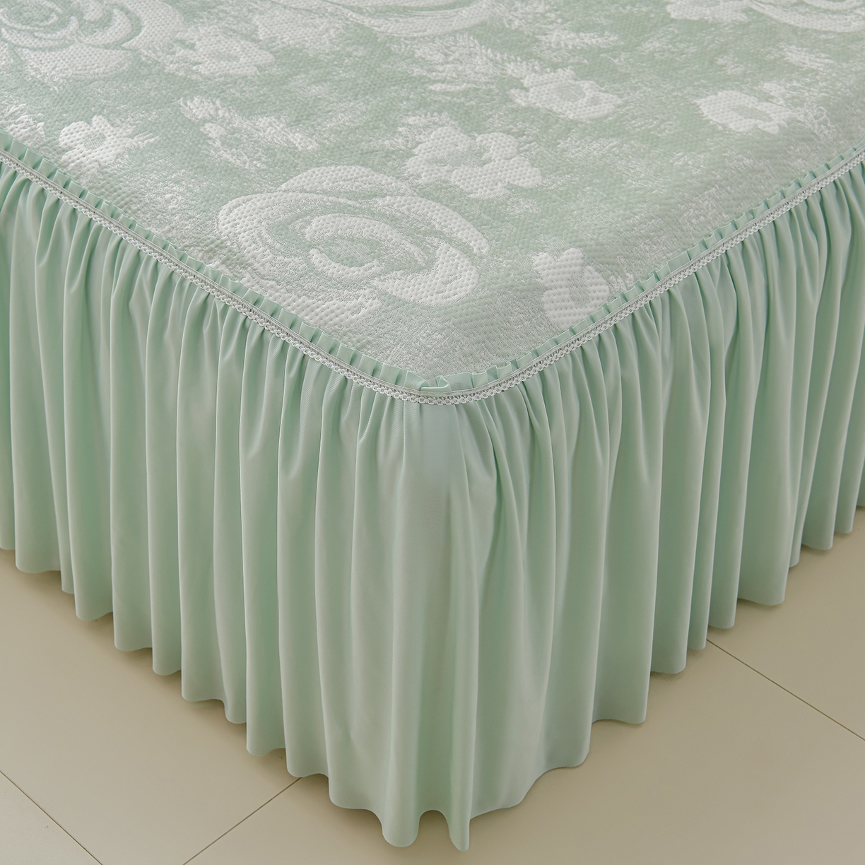 91家纺网 家纺一手货源 找家纺 绘萱家居 2026春夏新款530克PE100%提花冰凉豆豆床裙款凉席席子空调软席 云裳玫瑰-绿