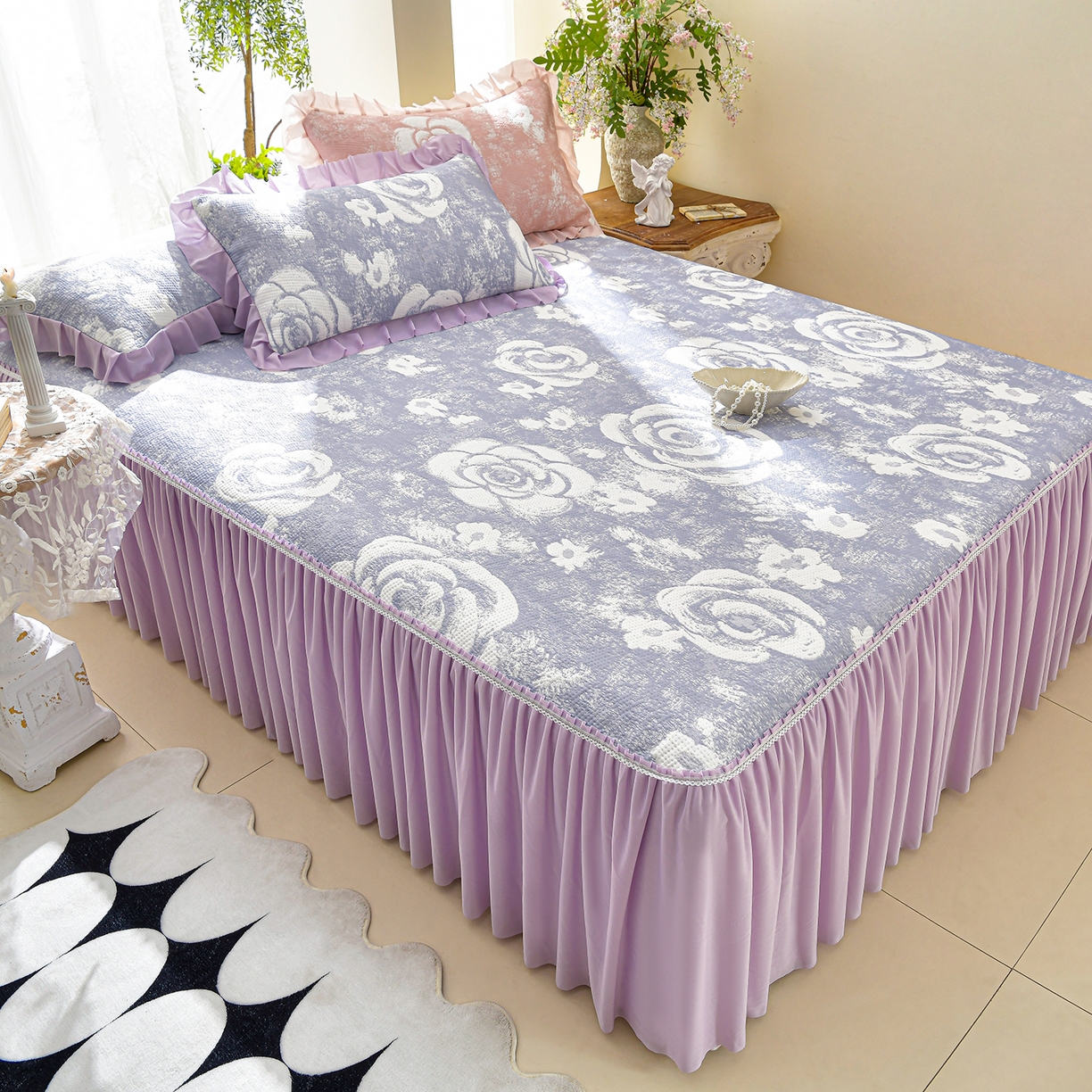 91家纺网 家纺一手货源 找家纺 绘萱家居 2026春夏新款530克PE100%提花冰凉豆豆床裙款凉席席子空调软席 云裳玫瑰-紫