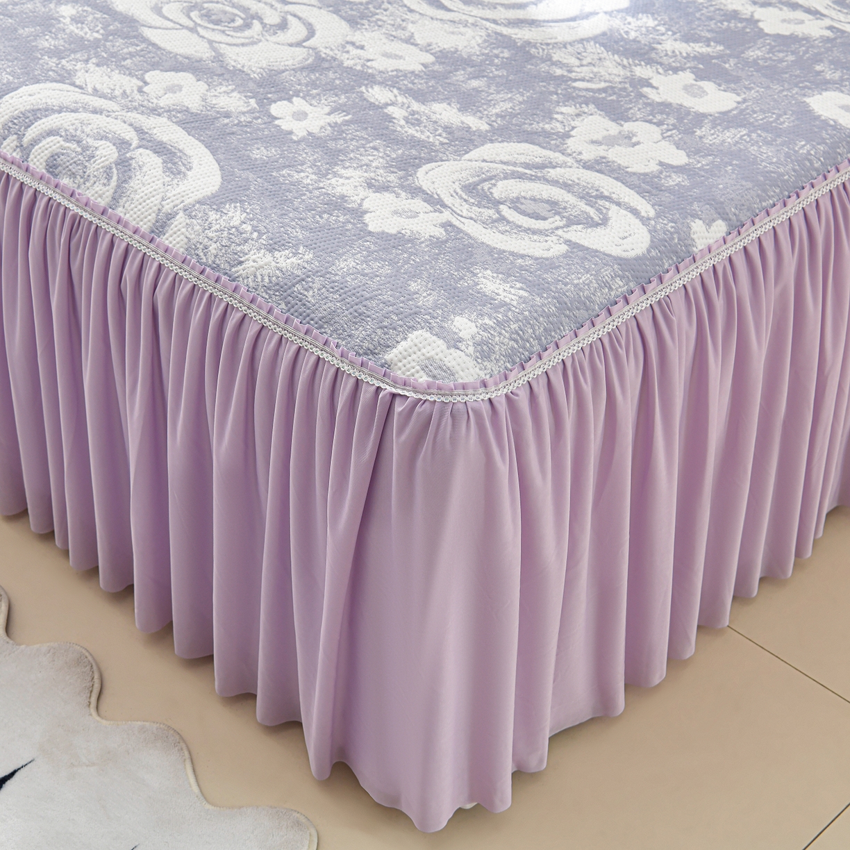 91家纺网 家纺一手货源 找家纺 绘萱家居 2026春夏新款530克PE100%提花冰凉豆豆床裙款凉席席子空调软席 云裳玫瑰-紫