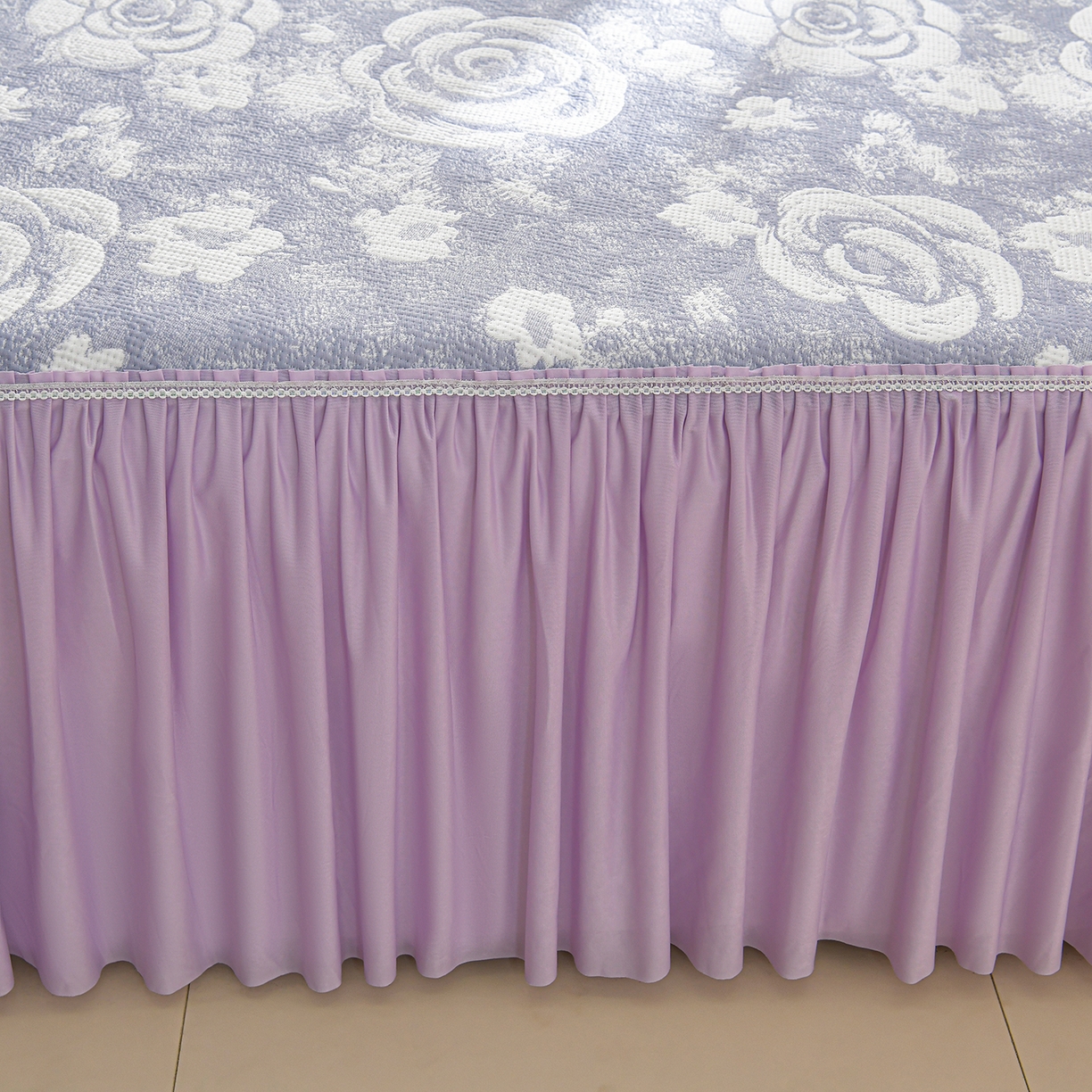 91家纺网 家纺一手货源 找家纺 绘萱家居 2026春夏新款530克PE100%提花冰凉豆豆床裙款凉席席子空调软席 云裳玫瑰-紫