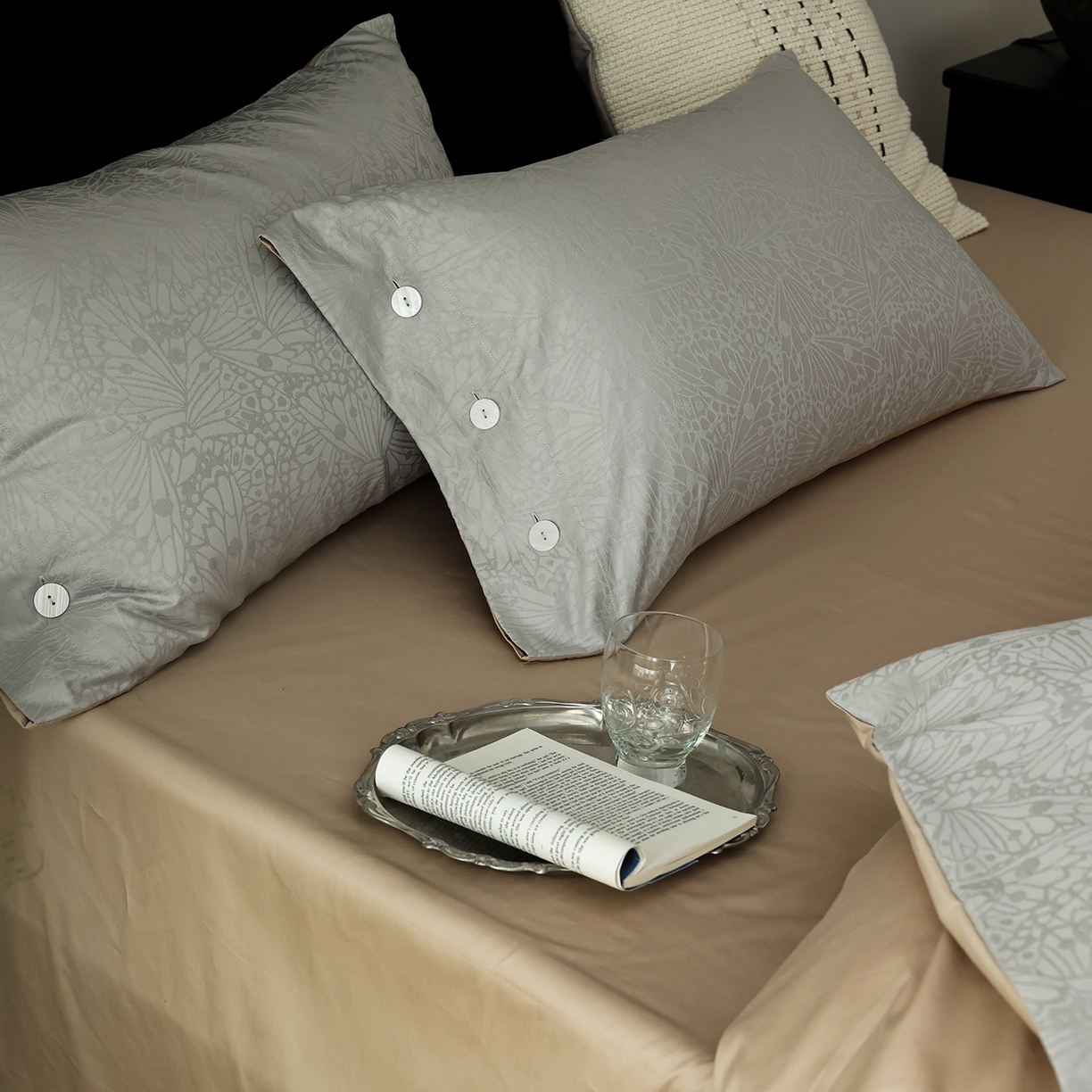 91家纺网 家纺一手货源 找家纺 ONE TWO ONE 121 【控价商品】【提供买家秀】2026新款100s长绒棉提花款四件套全棉床上用品结婚四件套 风之羽翼