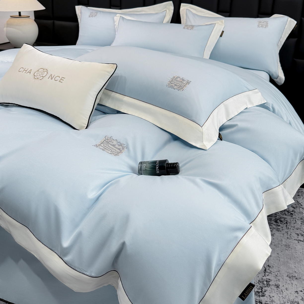 91家纺网 家纺一手货源 找家纺 欣宜家纺 2026新款A类100支全棉纯棉50x50s埃及贡缎长绒棉刺绣绣花四件套-仙本娜（控价 券后标准不低于288元） 仙本娜 天空蓝