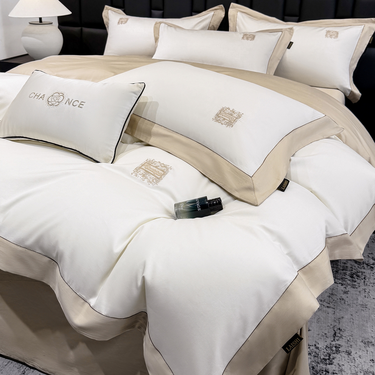 91家纺网 家纺一手货源 找家纺 欣宜家纺 2026新款A类100支全棉纯棉50x50s埃及贡缎长绒棉刺绣绣花四件套-仙本娜（控价 券后标准不低于288元） 仙本娜 香槟金