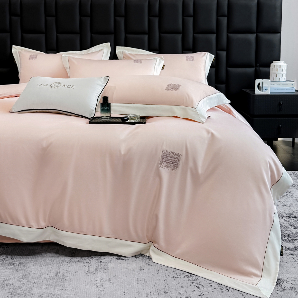 91家纺网 家纺一手货源 找家纺 欣宜家纺 2026新款A类100支全棉纯棉50x50s埃及贡缎长绒棉刺绣绣花四件套-仙本娜（控价 券后标准不低于288元） 仙本娜 轻奢粉