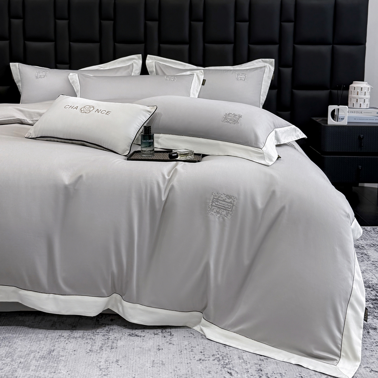 91家纺网 家纺一手货源 找家纺 欣宜家纺 2026新款A类100支全棉纯棉50x50s埃及贡缎长绒棉刺绣绣花四件套-仙本娜（控价 券后标准不低于288元） 仙本娜 绅士灰