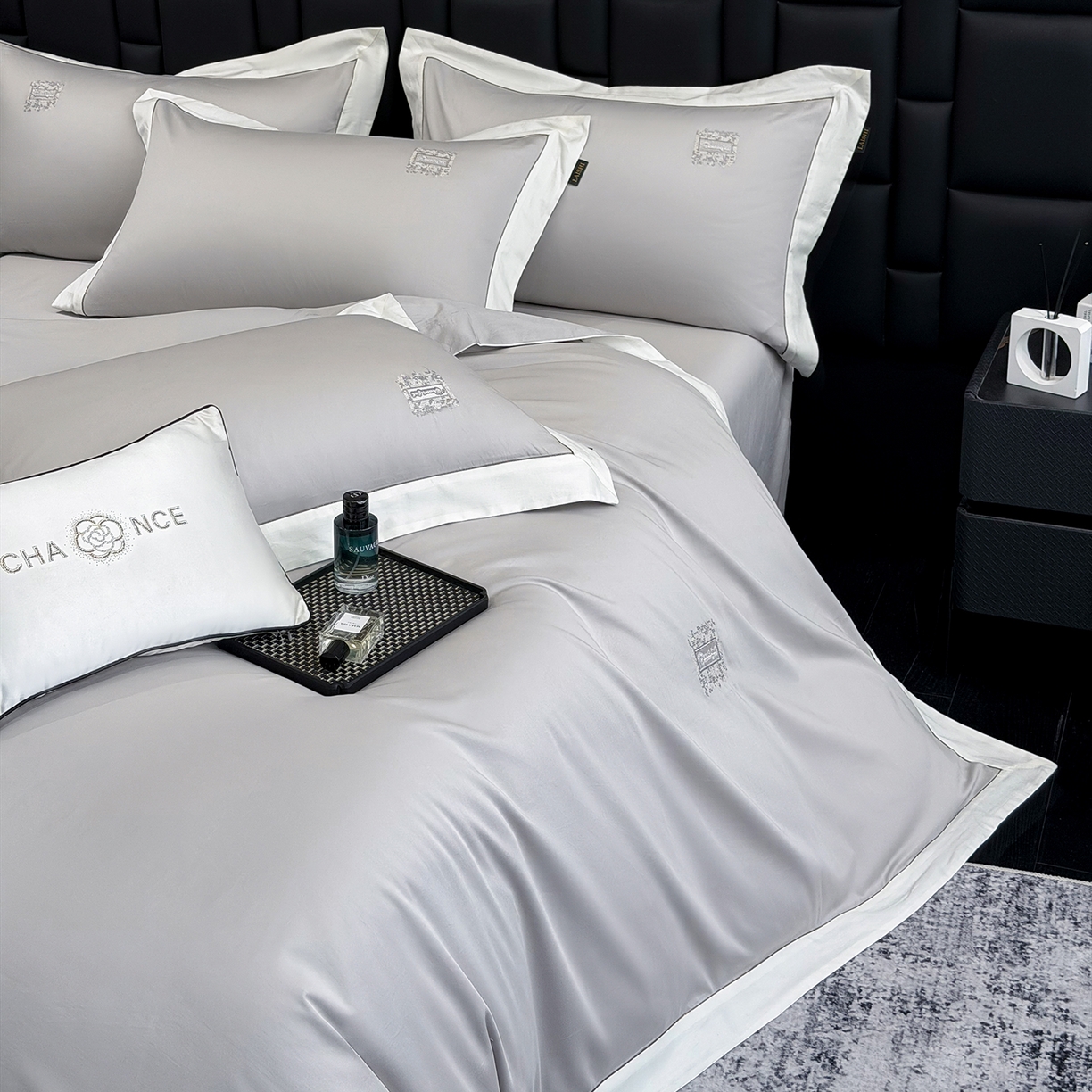 91家纺网 家纺一手货源 找家纺 欣宜家纺 2026新款A类100支全棉纯棉50x50s埃及贡缎长绒棉刺绣绣花四件套-仙本娜（控价 券后标准不低于288元） 仙本娜 绅士灰