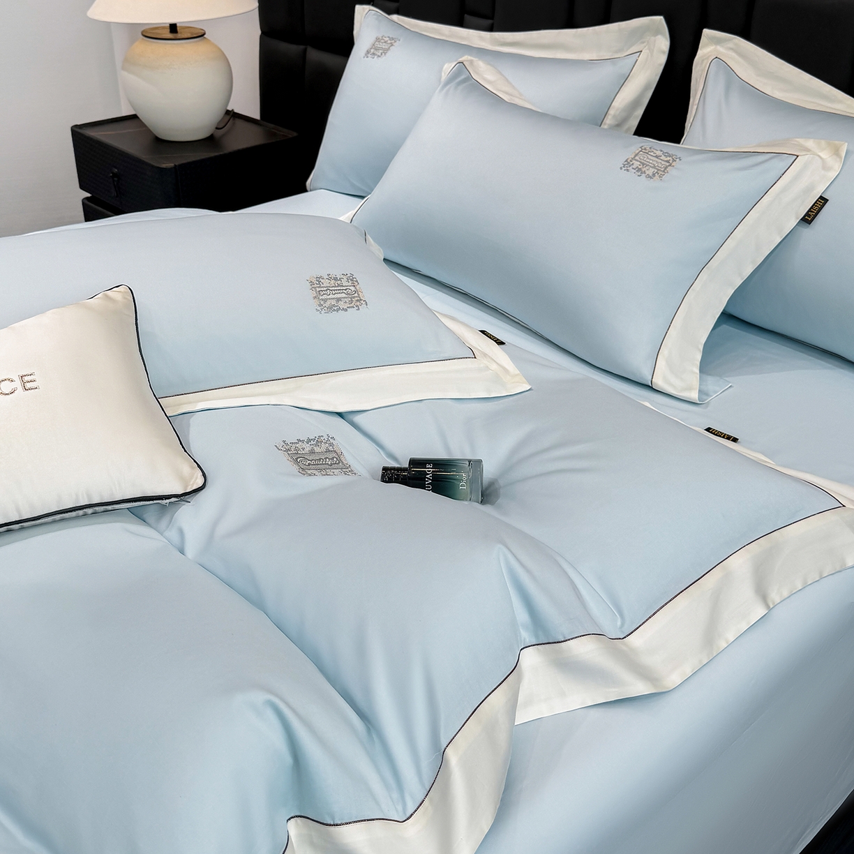 91家纺网 家纺一手货源 找家纺 欣宜家纺 2026新款A类100支全棉纯棉50x50s埃及贡缎长绒棉刺绣绣花四件套-仙本娜（控价 券后标准不低于288元） 仙本娜 天空蓝