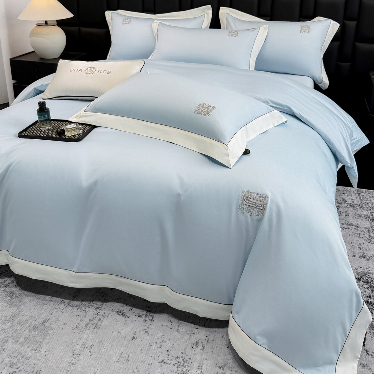 91家纺网 家纺一手货源 找家纺 欣宜家纺 2026新款A类100支全棉纯棉50x50s埃及贡缎长绒棉刺绣绣花四件套-仙本娜（控价 券后标准不低于288元） 仙本娜 天空蓝