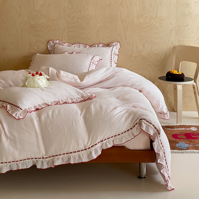 91家纺网 家纺一手货源 找家纺 玛奇朵 2026新款韩式少女花边刺绣A类双层皱纱四件套 樱花手札