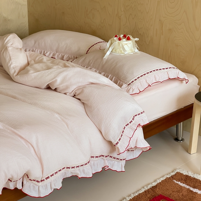 91家纺网 家纺一手货源 找家纺 玛奇朵 2026新款韩式少女花边刺绣A类双层皱纱四件套 樱花手札