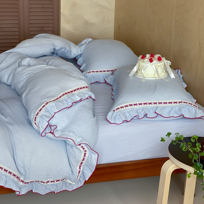 91家纺网 家纺一手货源 找家纺 玛奇朵 2026新款韩式少女花边刺绣A类双层皱纱四件套 蓝风信屿