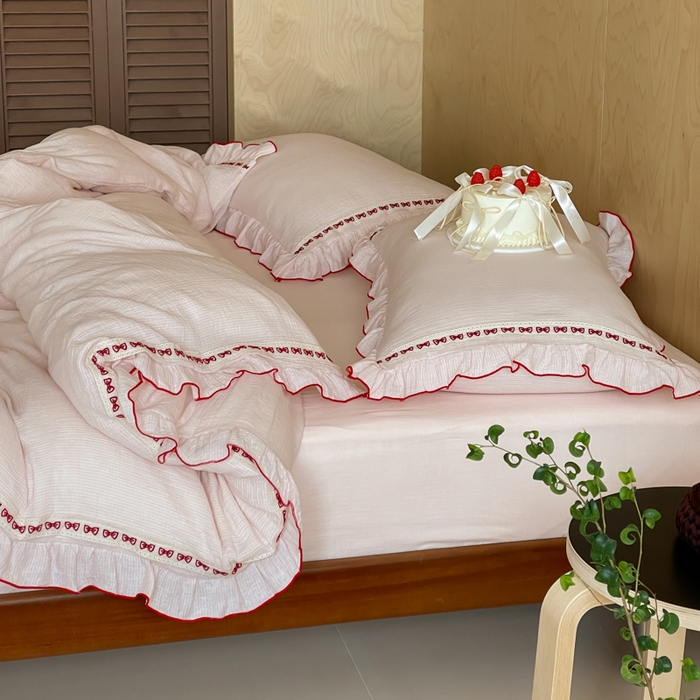 91家纺网 家纺一手货源 找家纺 玛奇朵 2026新款韩式少女花边刺绣A类双层皱纱四件套 樱花手札