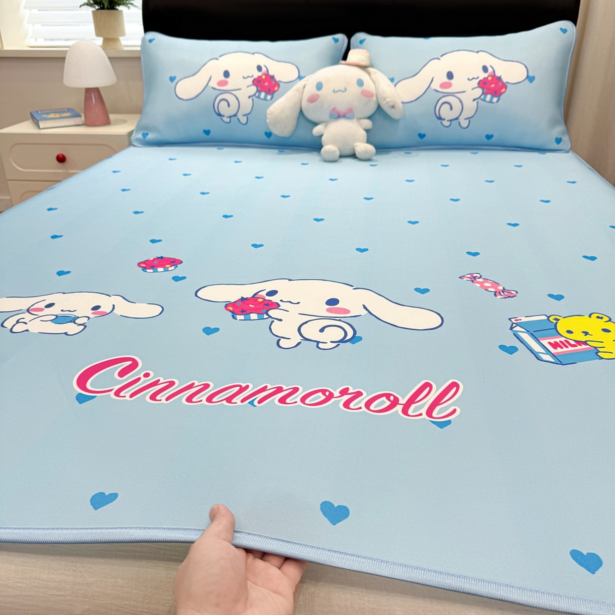 91家纺网 家纺一手货源 找家纺 博雅 2026三丽鸥大阪A类小冰皮数码印花凉席 小冰皮凉席-蛋糕玉桂狗