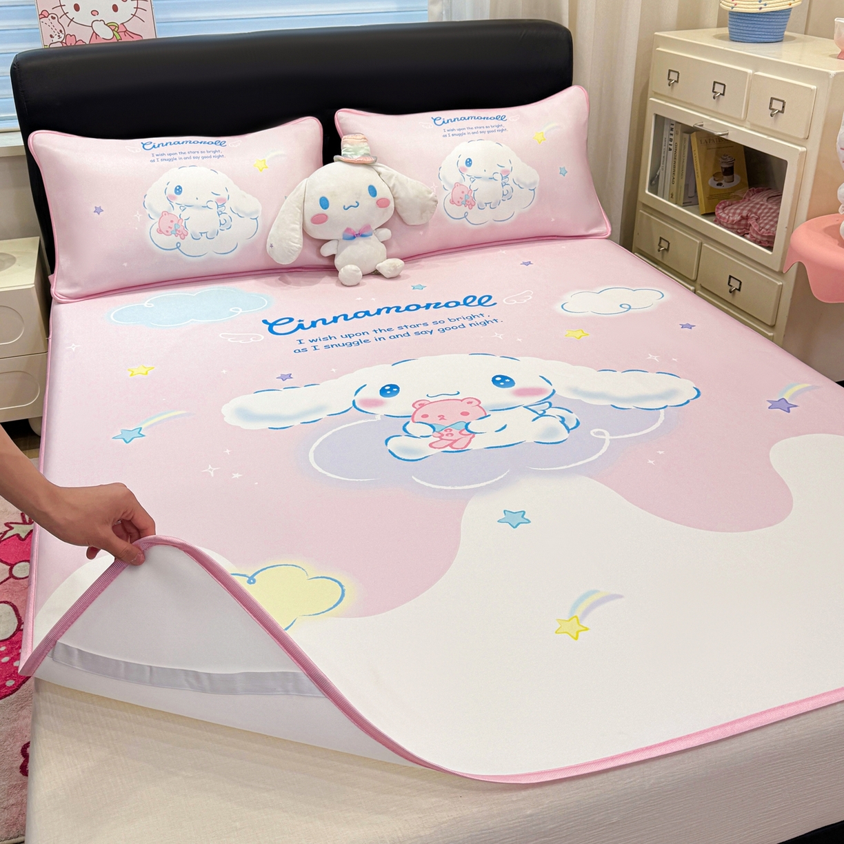 91家纺网 家纺一手货源 找家纺 博雅 2026三丽鸥大阪A类小冰皮数码印花凉席 小冰皮凉席-粉色星星玉桂狗