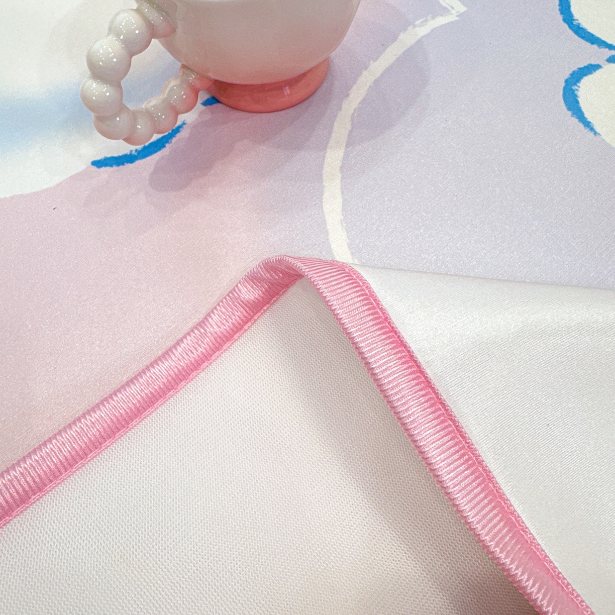 91家纺网 家纺一手货源 找家纺 博雅 2026三丽鸥大阪A类小冰皮数码印花凉席 小冰皮凉席-粉色星星玉桂狗