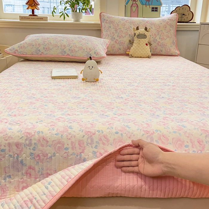 91家纺网 家纺一手货源 找家纺 喜居 2026新款A类双面泡芙双层纱夹棉床盖 双层纱夹棉床盖-粉色花漾