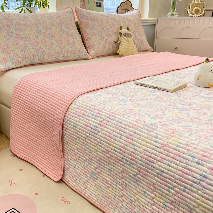 91家纺网 家纺一手货源 找家纺 喜居 2026新款A类双面泡芙双层纱夹棉床盖 双层纱夹棉床盖-粉色花漾