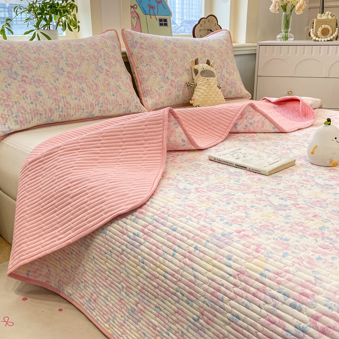 91家纺网 家纺一手货源 找家纺 喜居 2026新款A类双面泡芙双层纱夹棉床盖 双层纱夹棉床盖-粉色花漾