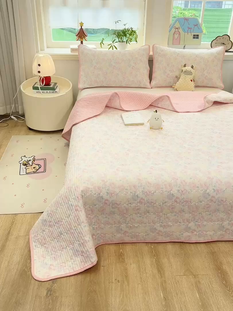 91家纺网 家纺一手货源 找家纺 喜居 2026新款A类双面泡芙双层纱夹棉床盖 双层纱夹棉床盖-粉色花漾