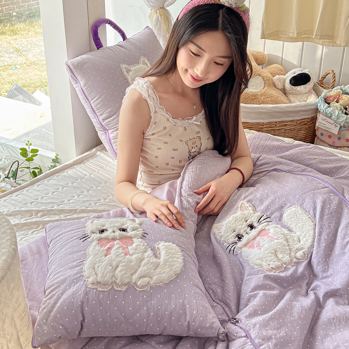 91家纺网 家纺一手货源 找家纺 番茄+ 2026新款ins风猫咪抱枕被 奶芙猫-波点紫