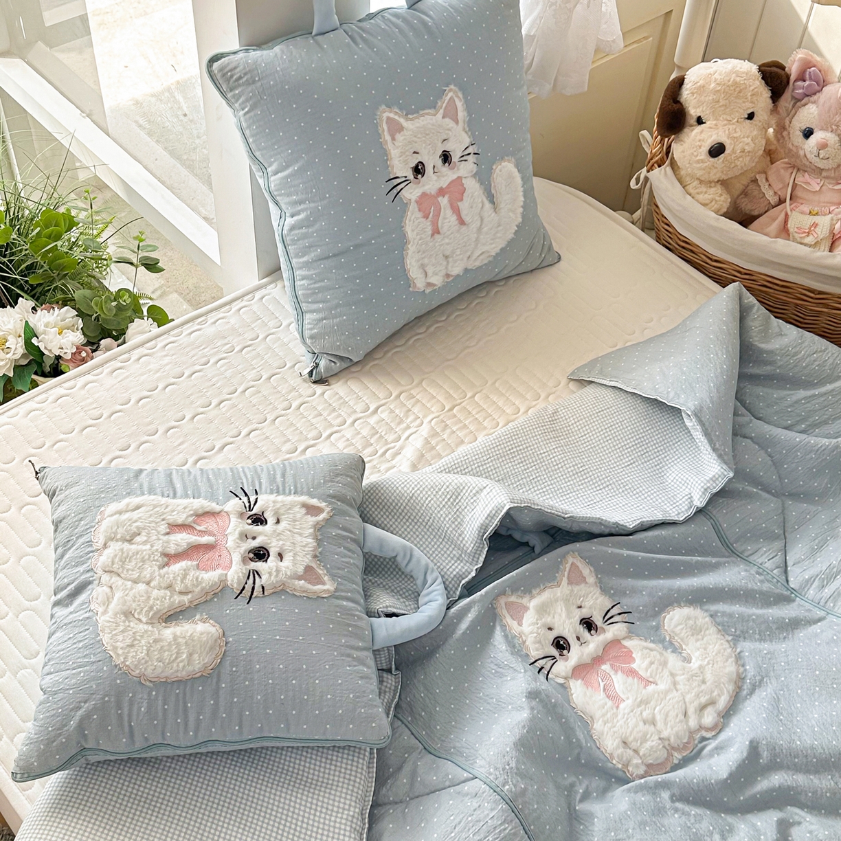 91家纺网 家纺一手货源 找家纺 番茄+ 2026新款ins风猫咪抱枕被 奶芙猫-波点蓝
