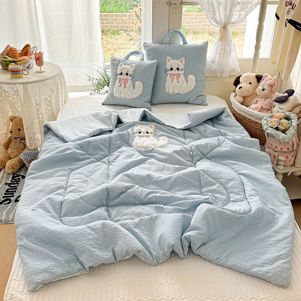 91家纺网 家纺一手货源 找家纺 番茄+ 2026新款ins风猫咪抱枕被 奶芙猫-波点蓝