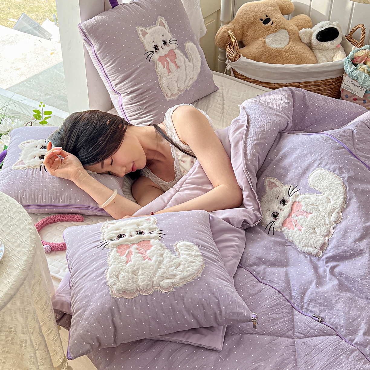 91家纺网 家纺一手货源 找家纺 番茄+ 2026新款ins风猫咪抱枕被 奶芙猫-波点紫