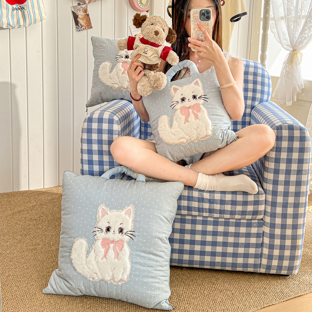 91家纺网 家纺一手货源 找家纺 番茄+ 2026新款ins风猫咪抱枕被 奶芙猫-波点蓝