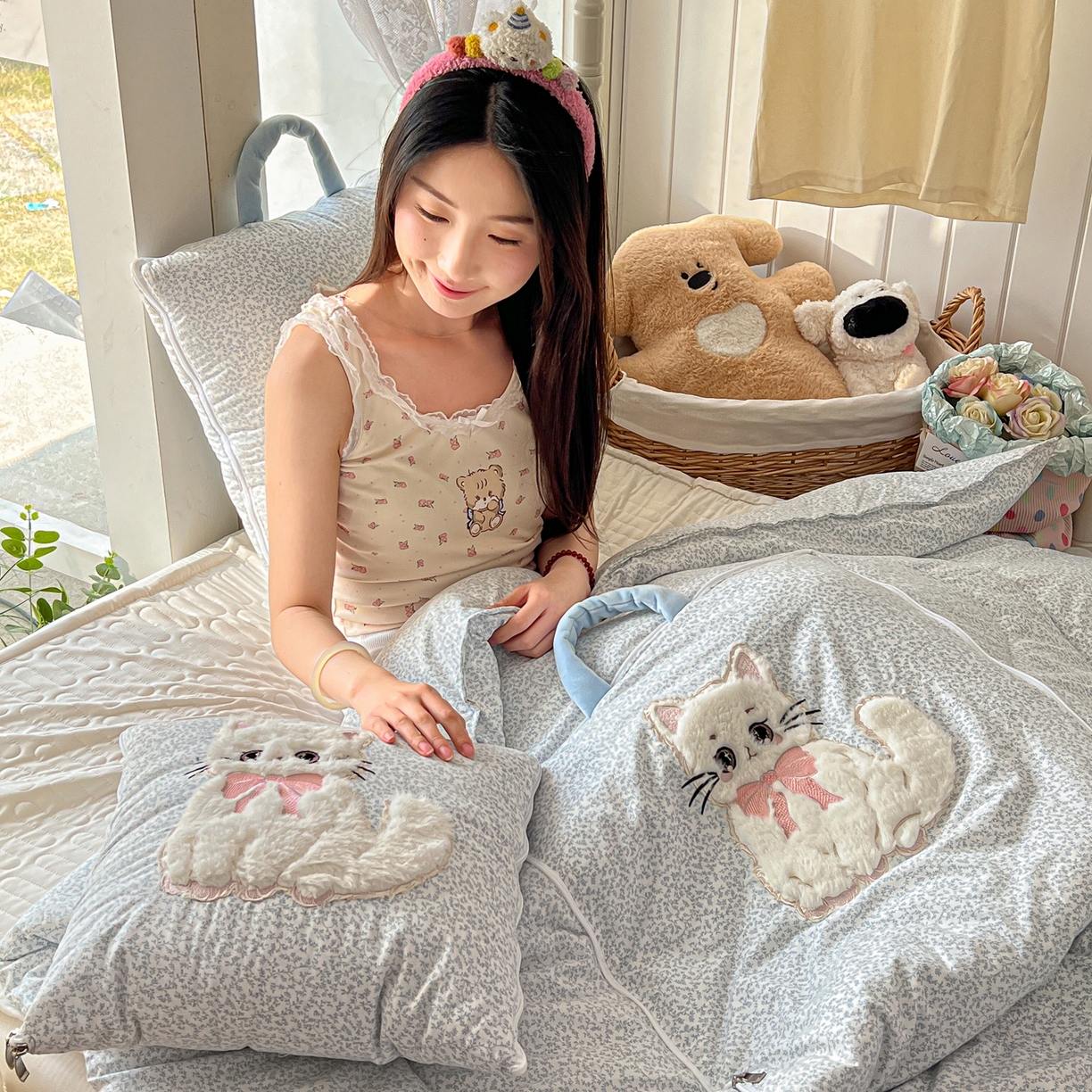 91家纺网 家纺一手货源 找家纺 番茄+ 2026新款ins风猫咪抱枕被 奶芙猫-碎花蓝