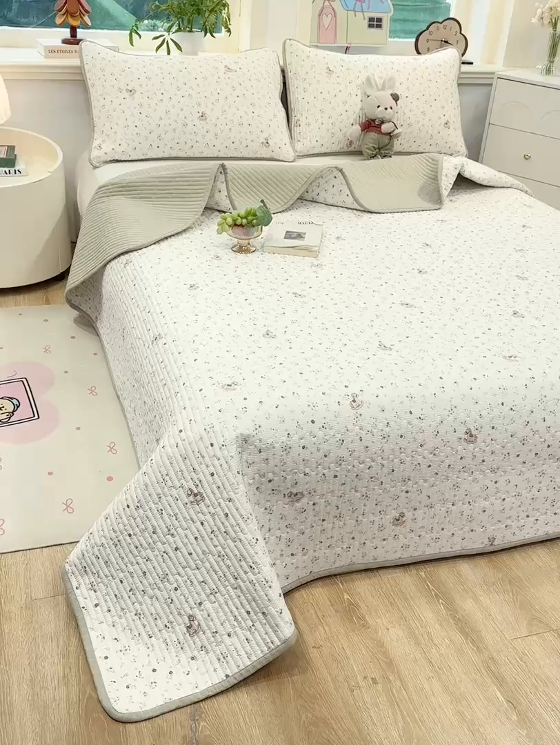 91家纺网 家纺一手货源 找家纺 喜居 2026新款A类双面泡芙双层纱夹棉床盖 双层纱夹棉床盖-花丛小马