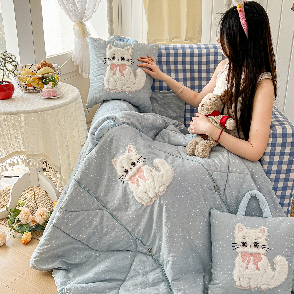 91家纺网 家纺一手货源 找家纺 番茄+ 2026新款ins风猫咪抱枕被 奶芙猫-波点蓝
