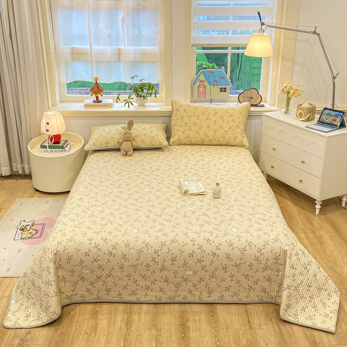 91家纺网 家纺一手货源 找家纺 喜居 2026新款A类双面泡芙双层纱夹棉床盖 双层纱夹棉床盖-花丛小兔