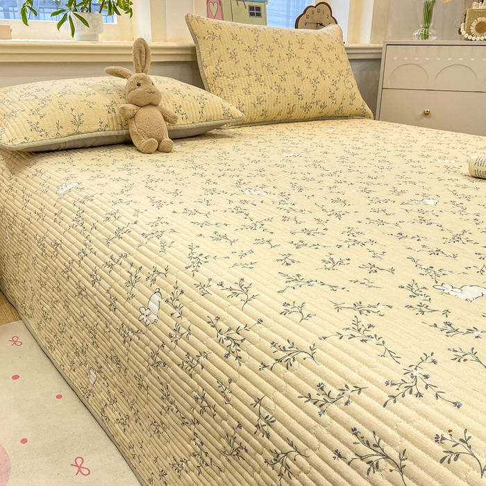 91家纺网 家纺一手货源 找家纺 喜居 2026新款A类双面泡芙双层纱夹棉床盖 双层纱夹棉床盖-花丛小兔