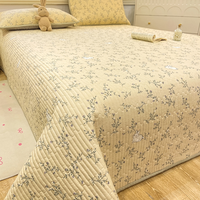 91家纺网 家纺一手货源 找家纺 喜居 2026新款A类双面泡芙双层纱夹棉床盖 双层纱夹棉床盖-花丛小兔