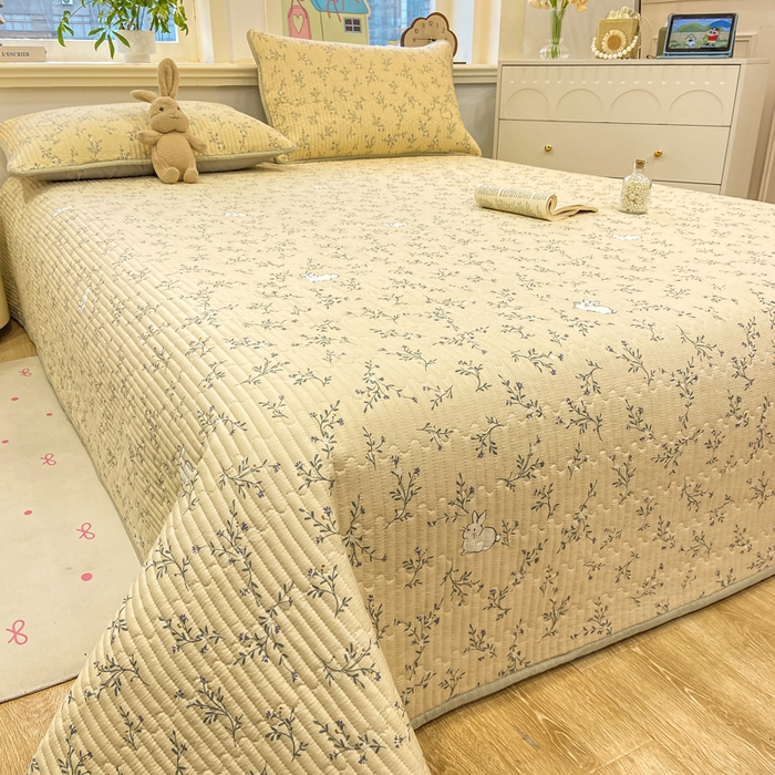 91家纺网 家纺一手货源 找家纺 喜居 2026新款A类双面泡芙双层纱夹棉床盖 双层纱夹棉床盖-花丛小兔