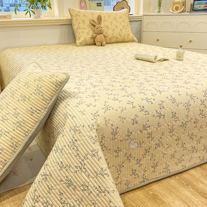 91家纺网 家纺一手货源 找家纺 喜居 2026新款A类双面泡芙双层纱夹棉床盖 双层纱夹棉床盖-花丛小兔