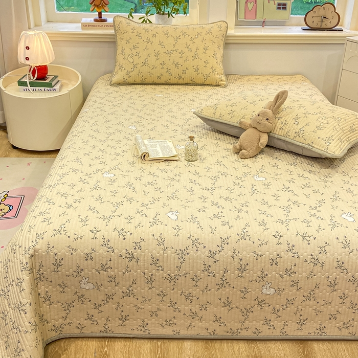 91家纺网 家纺一手货源 找家纺 喜居 2026新款A类双面泡芙双层纱夹棉床盖 双层纱夹棉床盖-花丛小兔