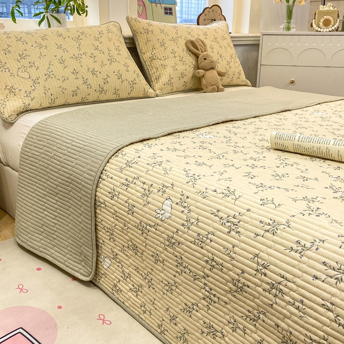 91家纺网 家纺一手货源 找家纺 喜居 2026新款A类双面泡芙双层纱夹棉床盖 双层纱夹棉床盖-花丛小兔